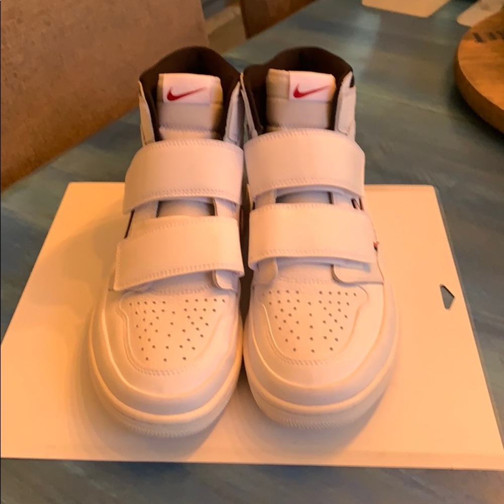 Men’s Jordan 1 Retro High Top Basketball Shoe 11.5